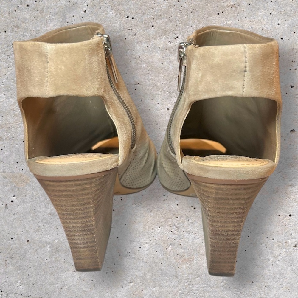 Vince Camuto Kentvi Suede peep toe booties. Size 7M - Picture 6 of 10